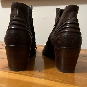 Paul Green brown boots; size 37; made in Austria; in very good condition.